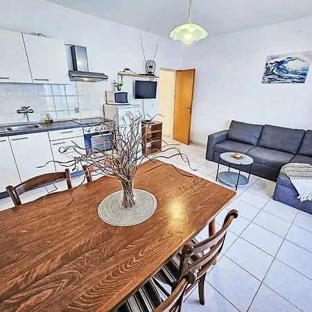 아파트 Antun-1 By Interhome