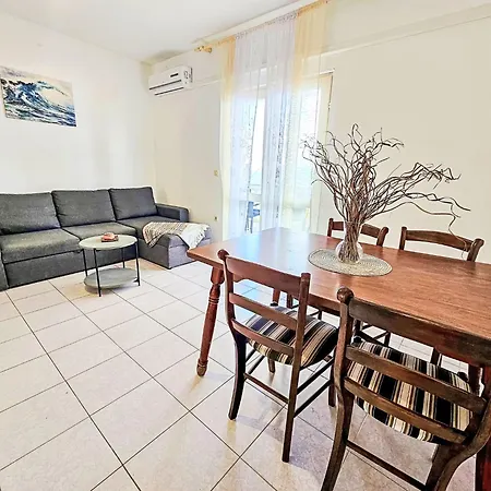 Antun-1 By Interhome * Prigradica