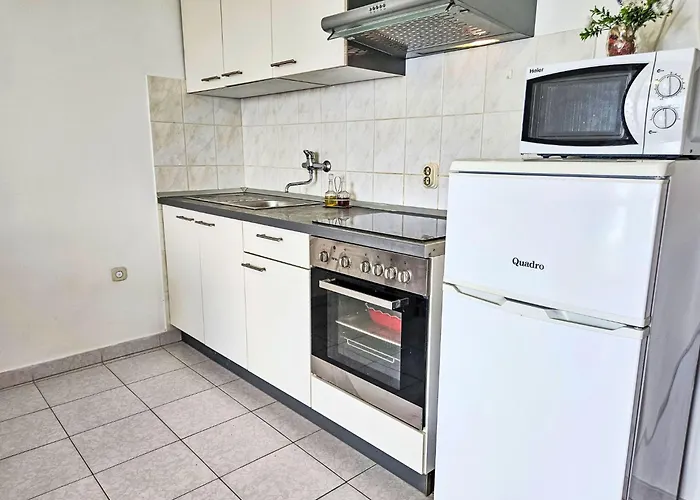 Antun-1 By Interhome יאנוב