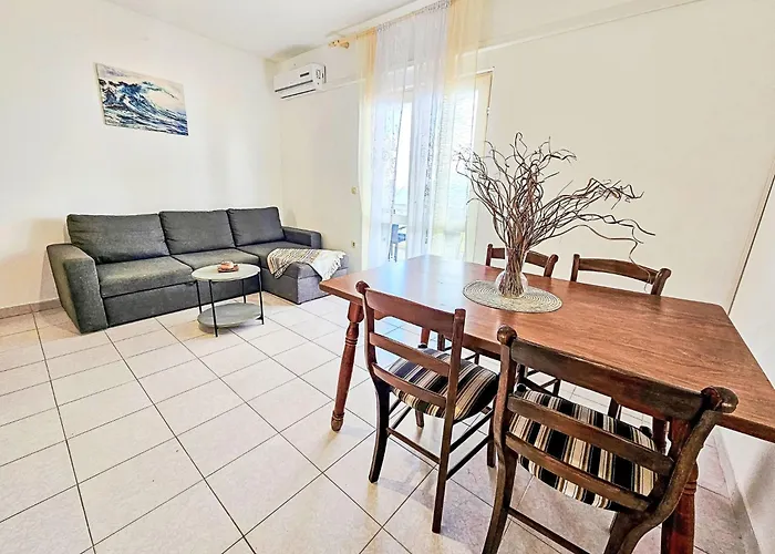 Antun-1 By Interhome * יאנוב